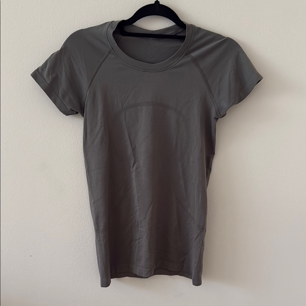 Green lululemon run swiftly top size 6